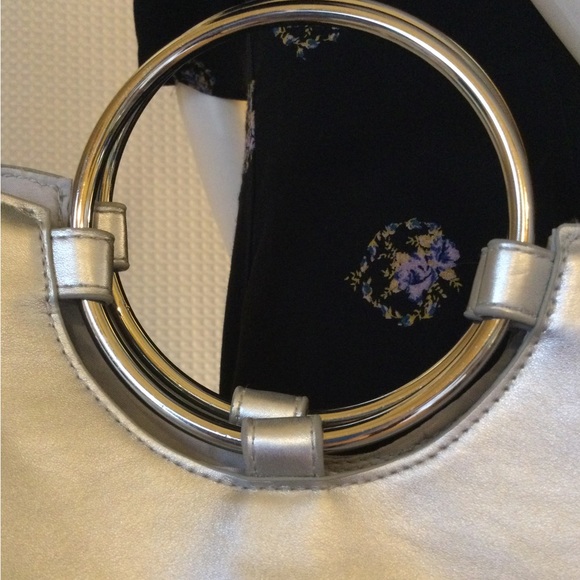 ๐6xHP!!๐๐ NWT! Silver Vegan Leather Bag ๐ - Picture 10 of 16